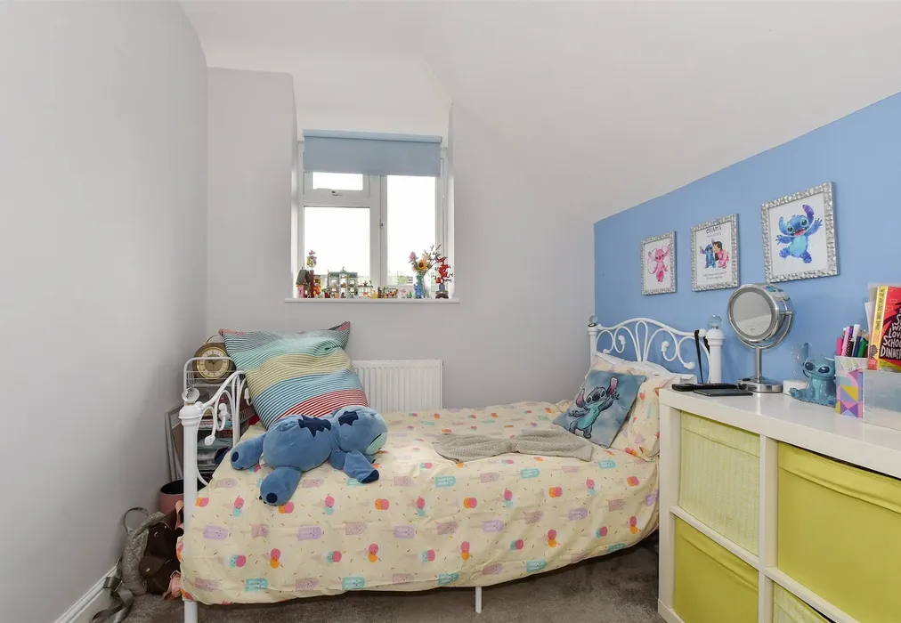 Bedroom 2 - Grove Road, Horley, Surrey - Wards of Kent