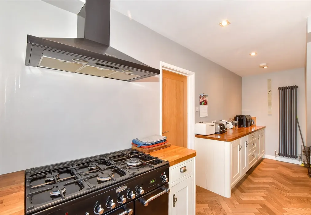 Kitchen - Royston Gardens, St Margarets-At-Cliffe, Dover, Kent - Wards of Kent