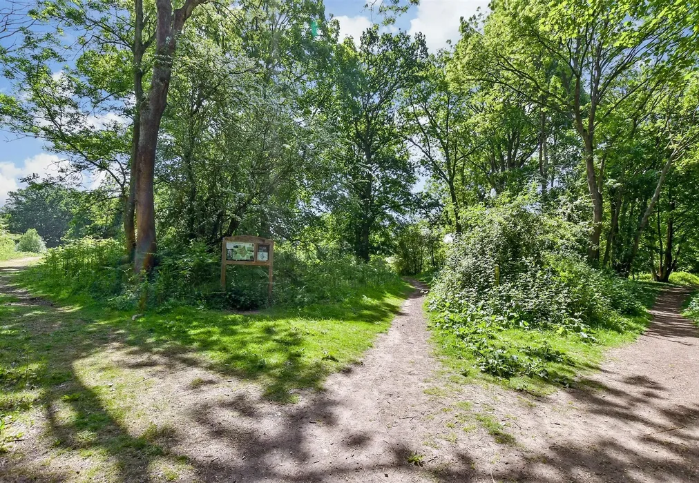 Surrounding Area - Chapel Road, Hothfield, Ashford, Kent - Wards of Kent