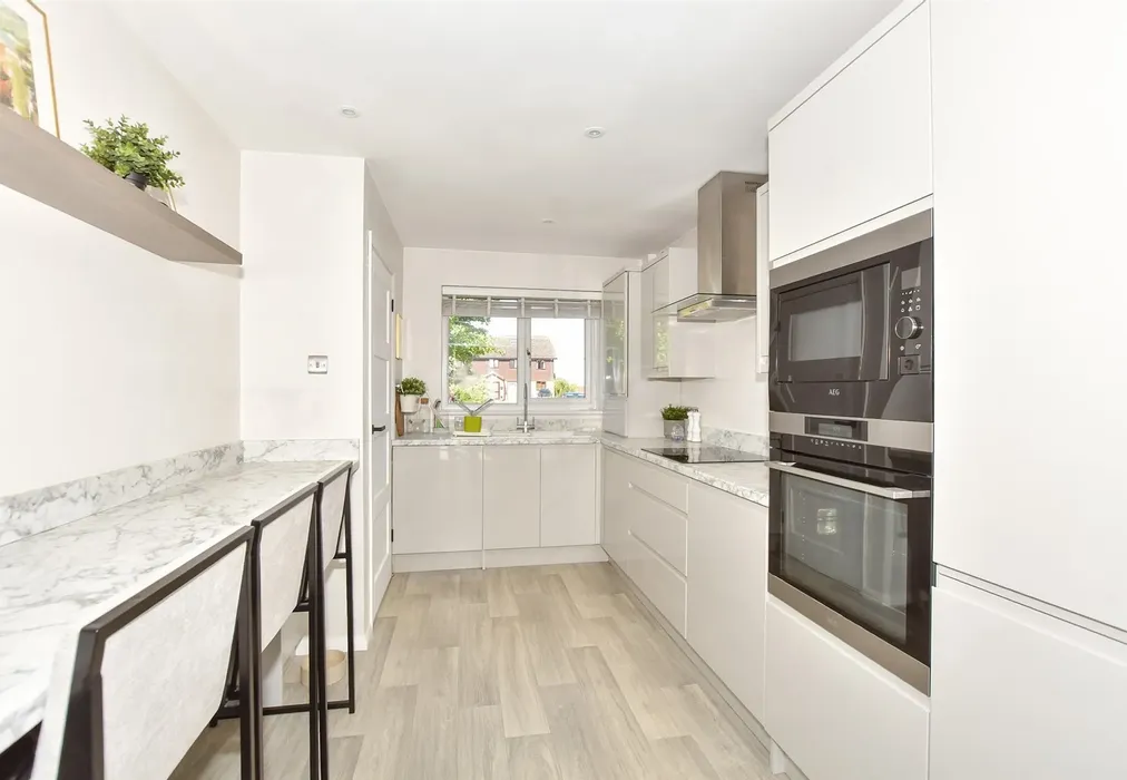 Kitchen - Becket Close, Deal, Kent - Wards of Kent