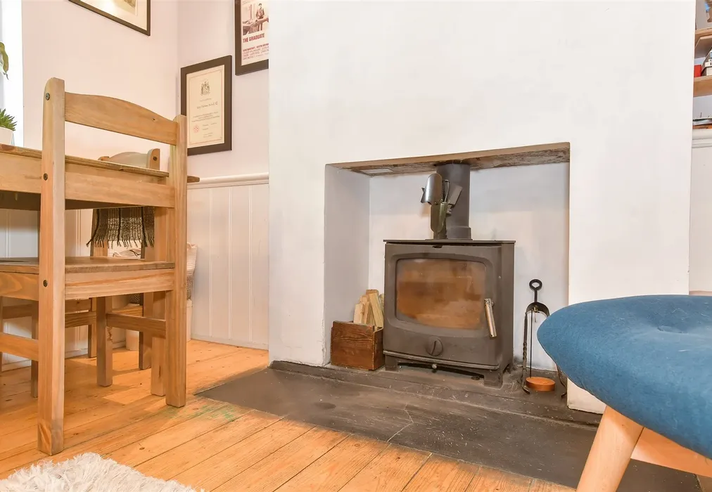 Internal Feature - Church Lane, Eastergate, Chichester, West Sussex - Wards of Kent