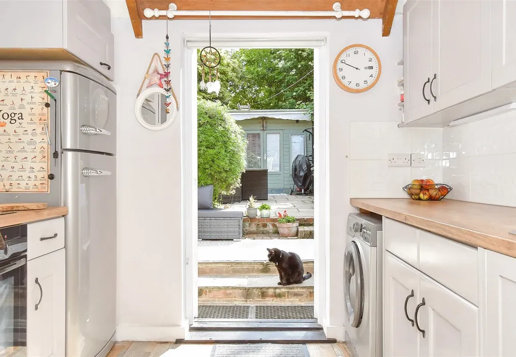 Internal Lifestyle Photograph - Church Lane, Eastergate, Chichester, West Sussex - Wards of Kent