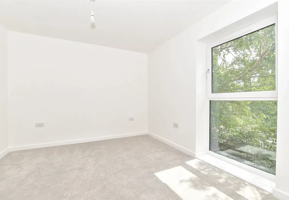 Bedroom 1 - The Sidings, Station Road, Paddock Wood, Kent - Wards of Kent