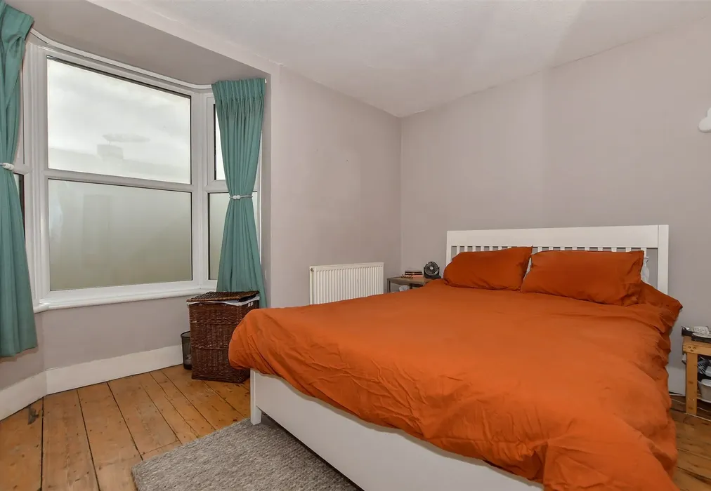 Bedroom 1 - Tonbridge Road, Maidstone, Kent - Wards of Kent