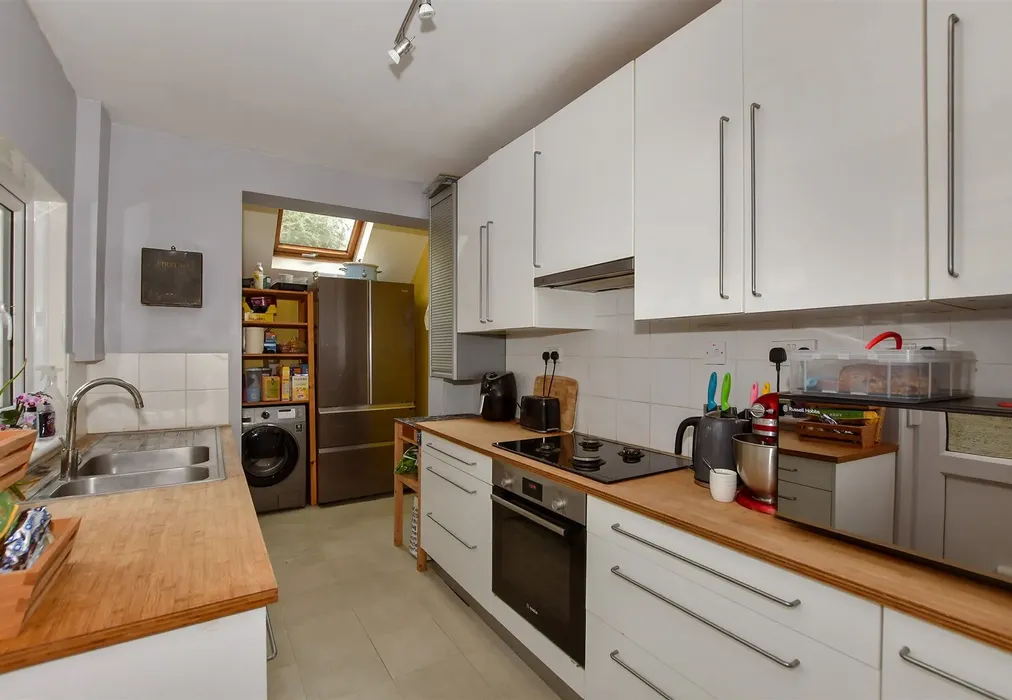 Kitchen - Tonbridge Road, Maidstone, Kent - Wards of Kent