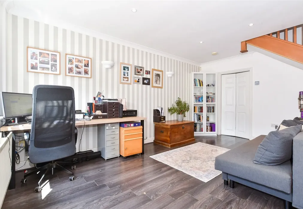 Lounge - Queens Avenue, Snodland, Kent - Wards of Kent