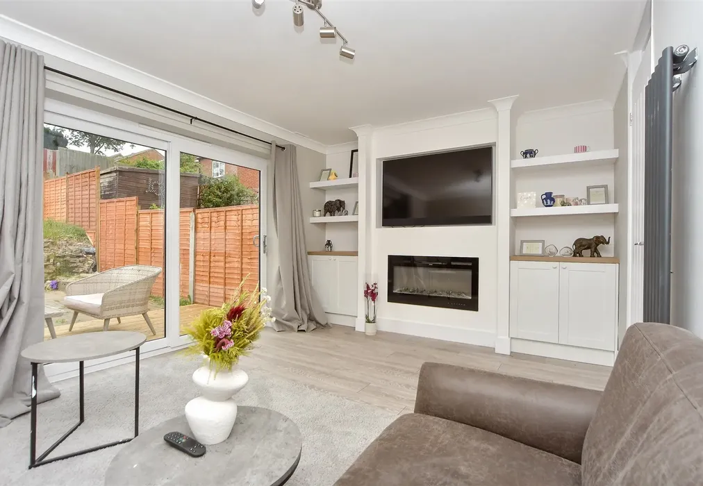 Lounge - Goldfinch Close, Faversham, Kent - Wards of Kent