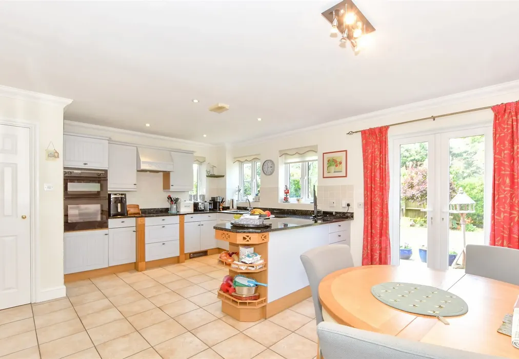 Kitchen/Breakfast Room - Copper Beech Drive, Tangmere, Chichester, West Sussex - Wards of Kent