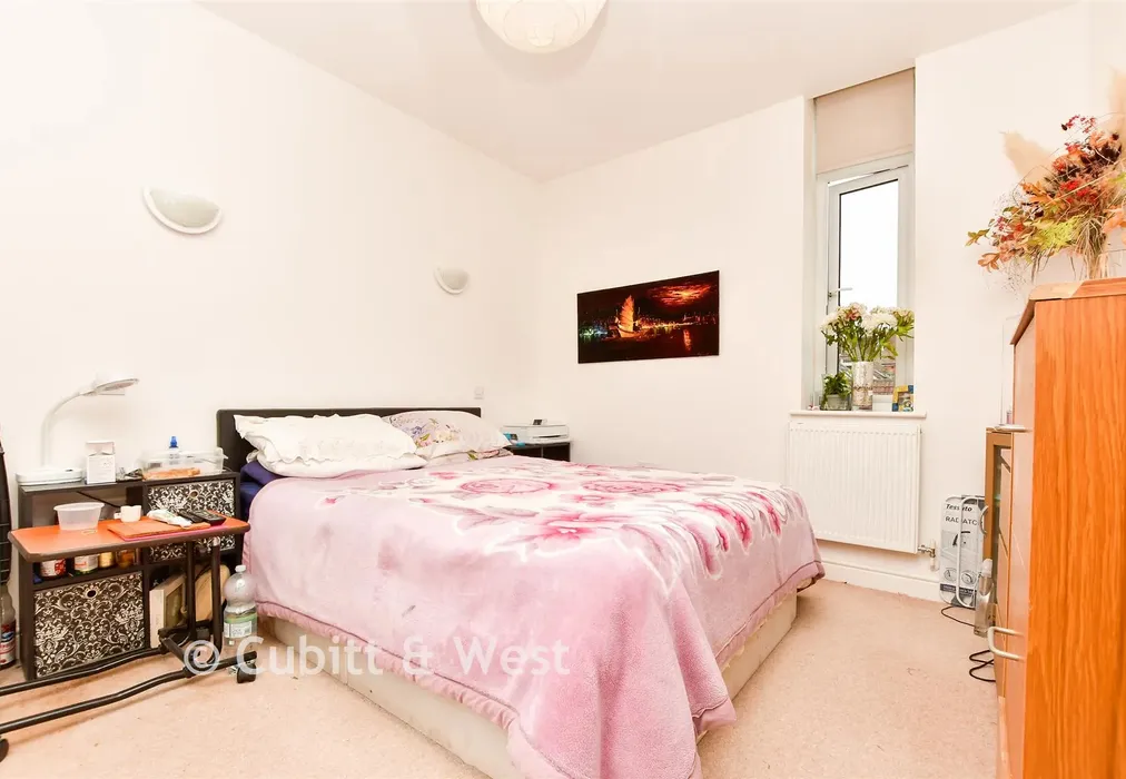 Bedroom 1 - Wood Street, East Grinstead, West Sussex - Wards of Kent
