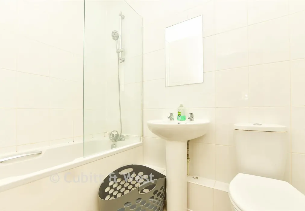 Bathroom - Wood Street, East Grinstead, West Sussex - Wards of Kent
