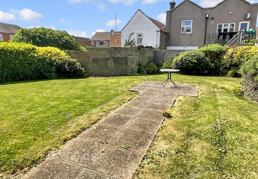 Communal Garden - Balmoral Road, Garlinge, Margate, Kent - Wards of Kent
