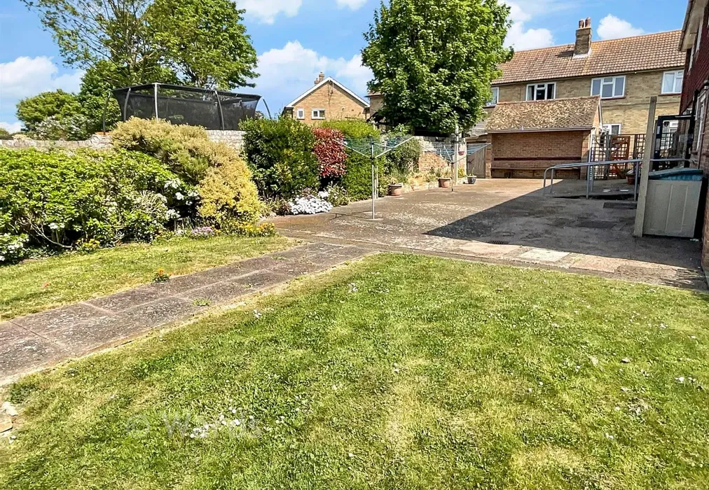 Communal Garden - Balmoral Road, Garlinge, Margate, Kent - Wards of Kent