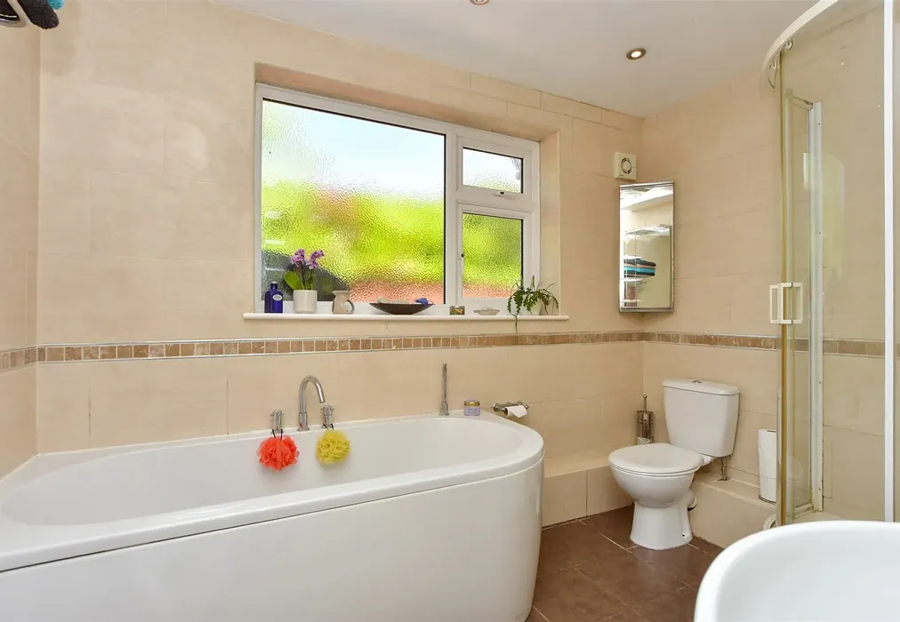 Bathroom - Elm Avenue, Chattenden, Rochester, Kent - Wards of Kent
