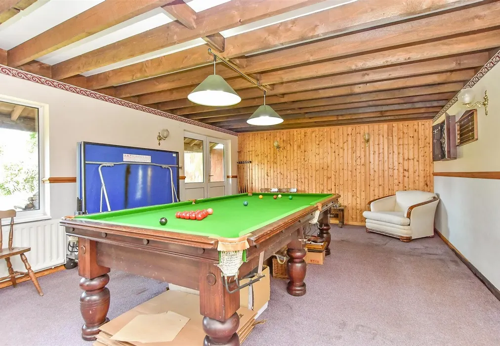 Workshop/Outbuildings - Elm Avenue, Chattenden, Rochester, Kent - Wards of Kent