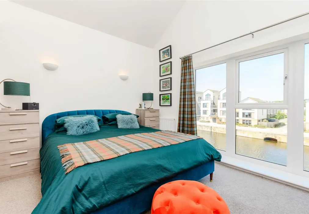 Bedroom 1 - Ripplewaters, St. Mary's Island, Chatham, Kent - Wards of Kent