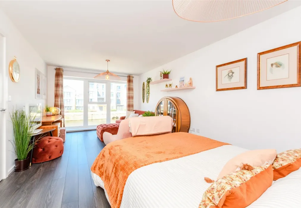 Lounge - Ripplewaters, St. Mary's Island, Chatham, Kent - Wards of Kent