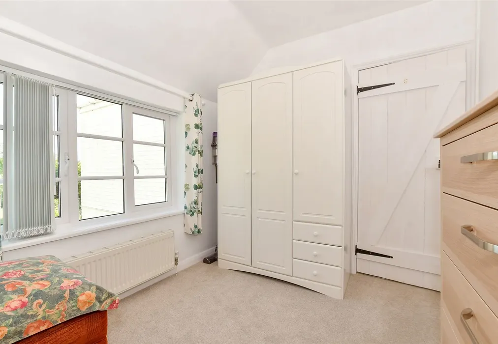 Bedroom 3 - Main Road, Ningwood, Newport, Isle of Wight - Wards of Kent