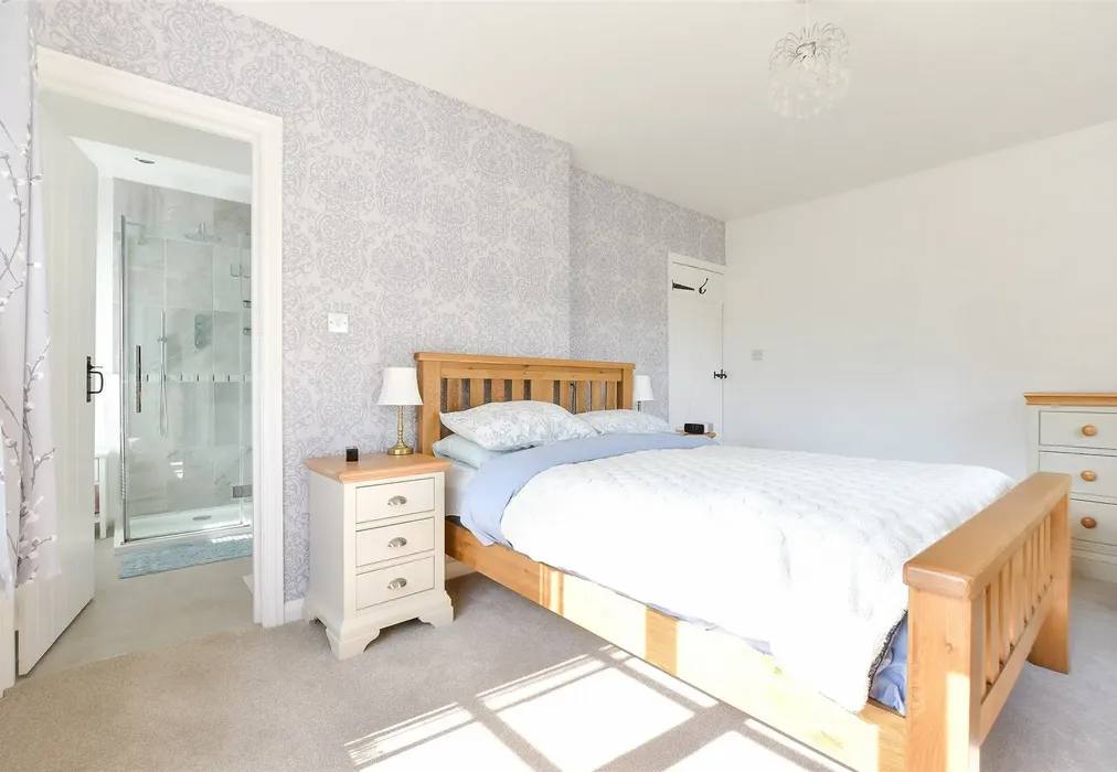 Internal Lifestyle Photograph - Main Road, Ningwood, Newport, Isle of Wight - Wards of Kent