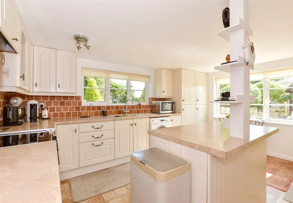 Kitchen - Main Road, Ningwood, Newport, Isle of Wight - Wards of Kent