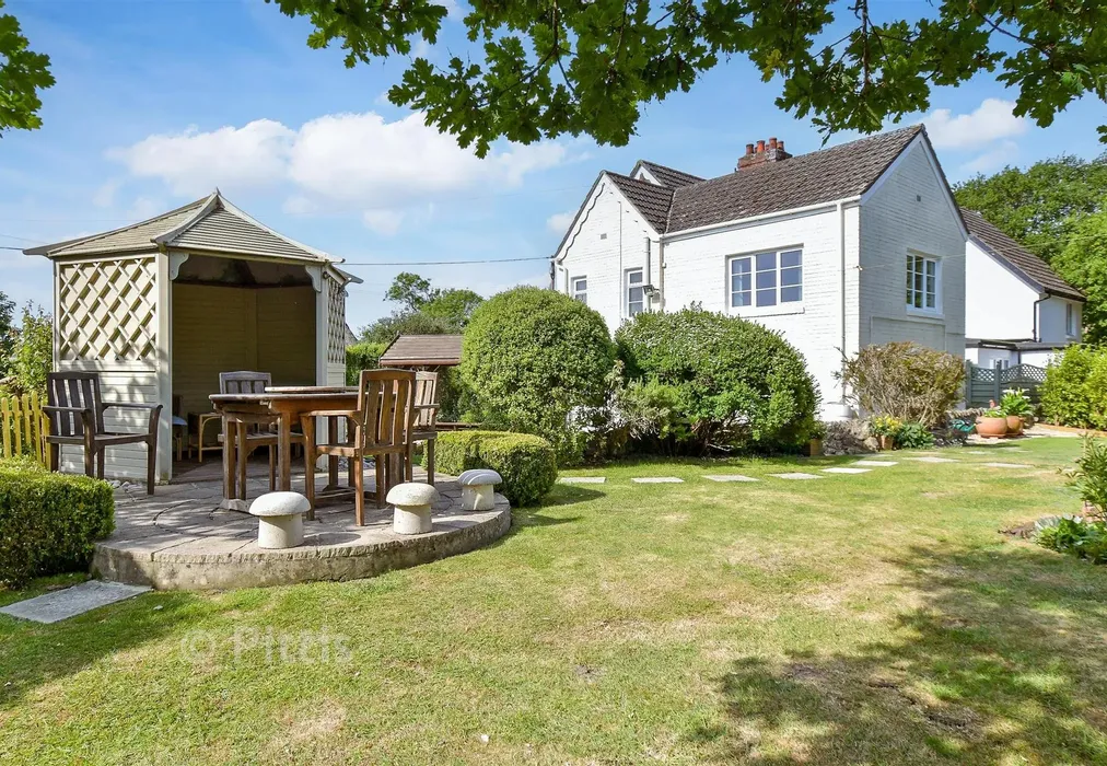 External Lifestyle Photograph - Main Road, Ningwood, Newport, Isle of Wight - Wards of Kent