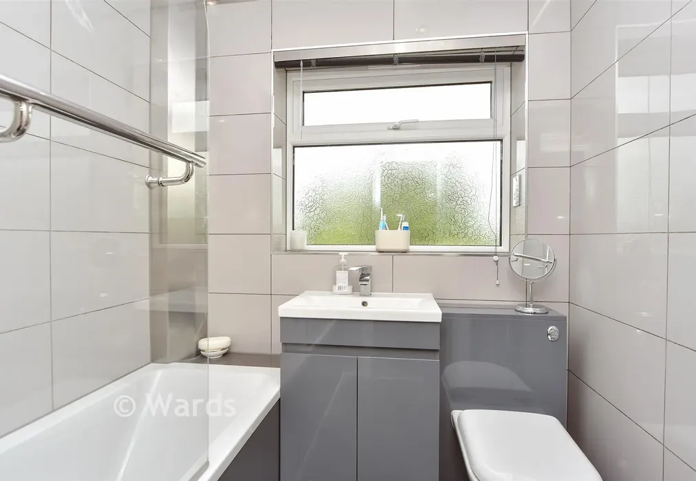 Bathroom - Wells Way, Faversham, Kent - Wards of Kent