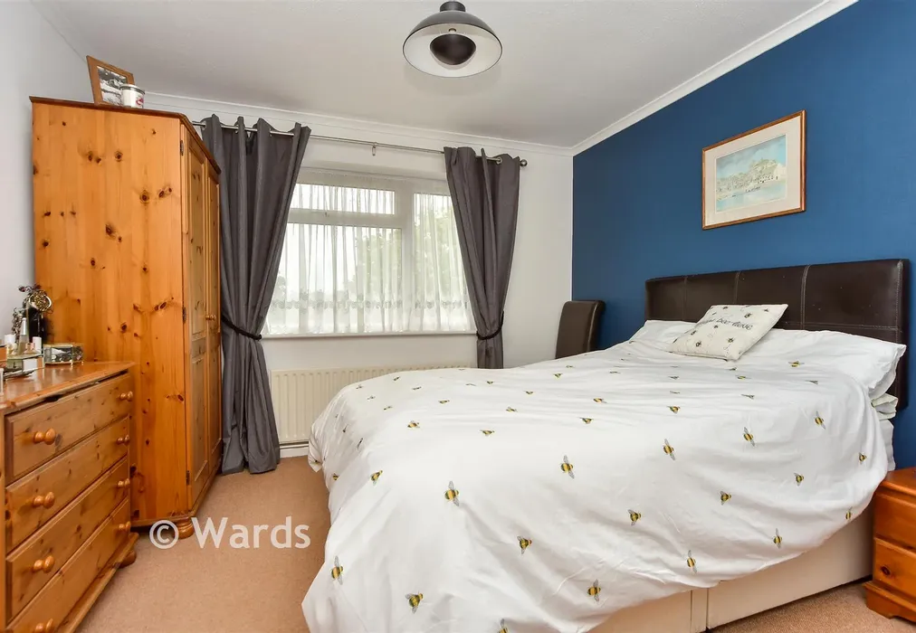 Bedroom 1 - Wells Way, Faversham, Kent - Wards of Kent