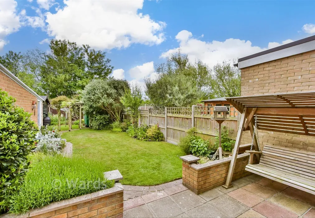 Rear Garden - Wells Way, Faversham, Kent - Wards of Kent