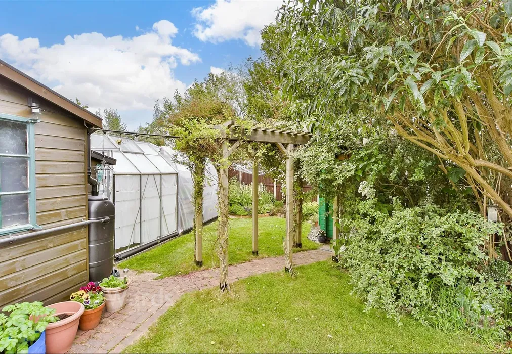Rear Garden - Wells Way, Faversham, Kent - Wards of Kent