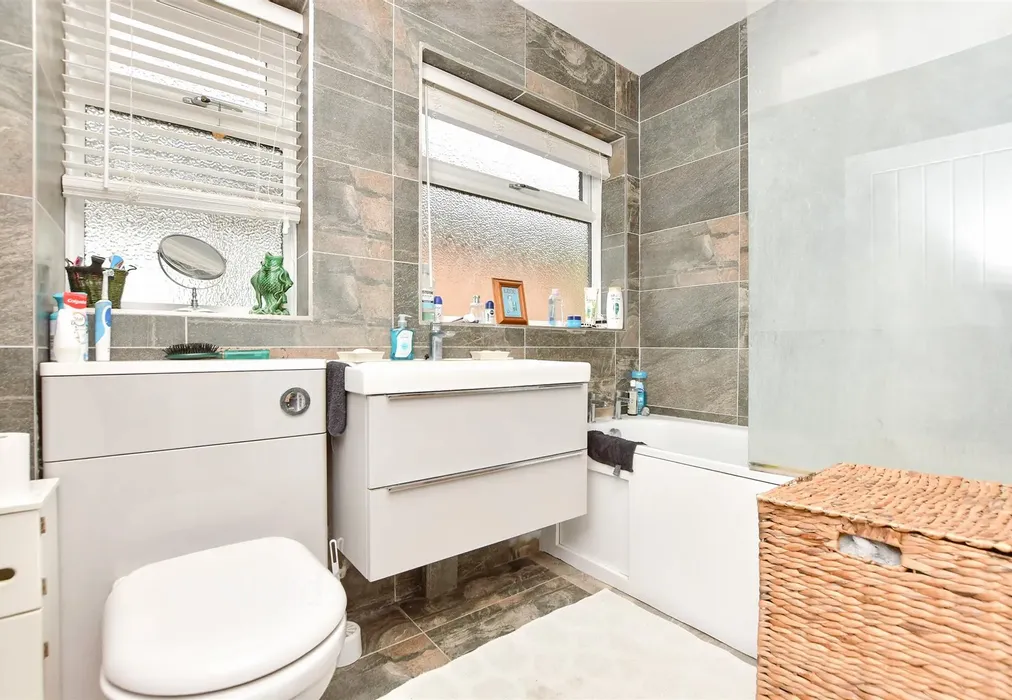 Bathroom - Leatt Close, Broadstairs, Kent - Wards of Kent