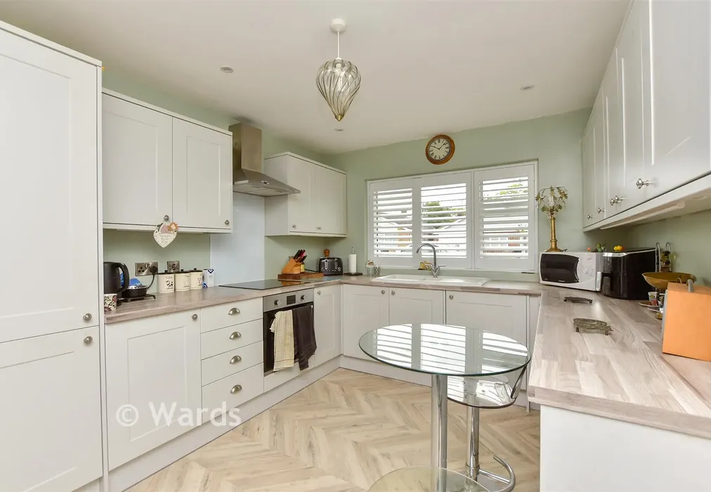 Kitchen - Leatt Close, Broadstairs, Kent - Wards of Kent
