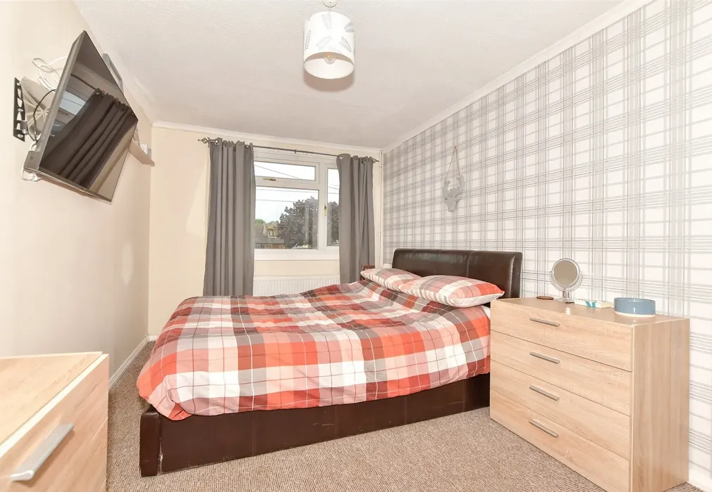 Bedroom 1 - Owen Square, Walmer, Deal, Kent - Wards of Kent
