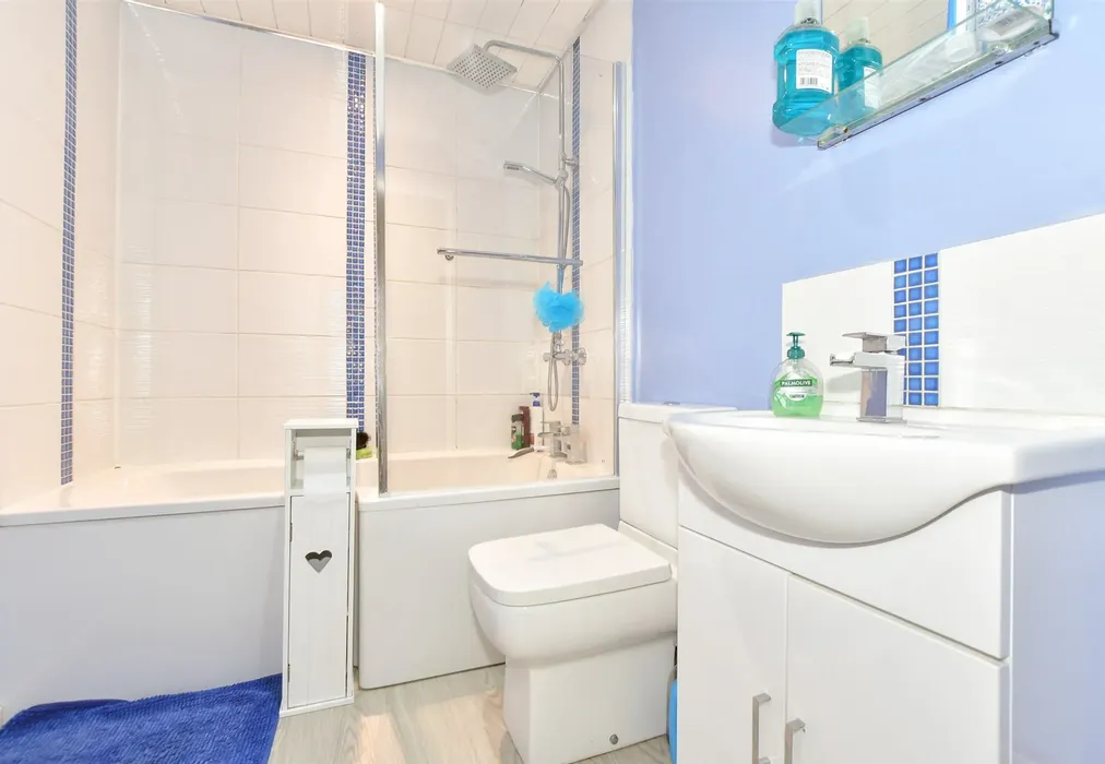 Bathroom - Owen Square, Walmer, Deal, Kent - Wards of Kent
