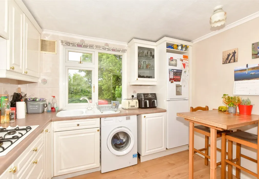 Kitchen - Owen Square, Walmer, Deal, Kent - Wards of Kent