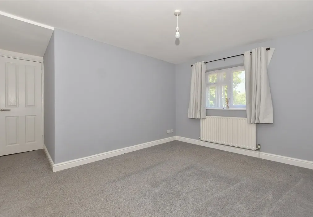 Bedroom 1 - Eyhorne Street, Hollingbourne, Maidstone, Kent - Wards of Kent