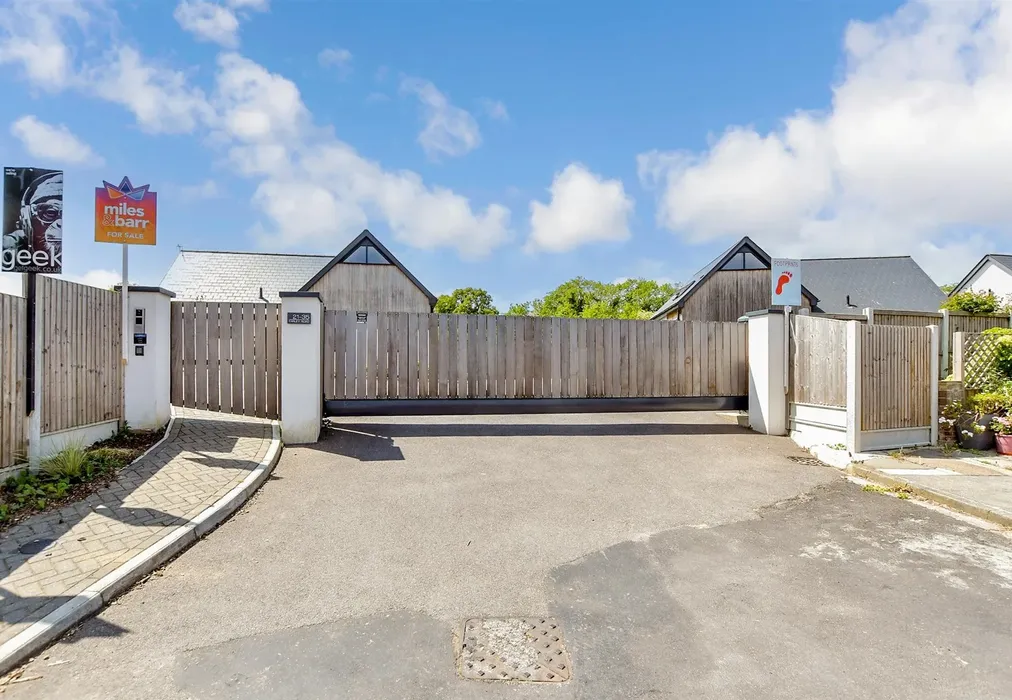 Communal Gated Entry - Farley Road, Margate, Kent - Wards of Kent