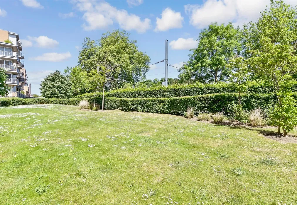 Communal Gardens - Connersville Way, Croydon, Surrey - Wards of Kent