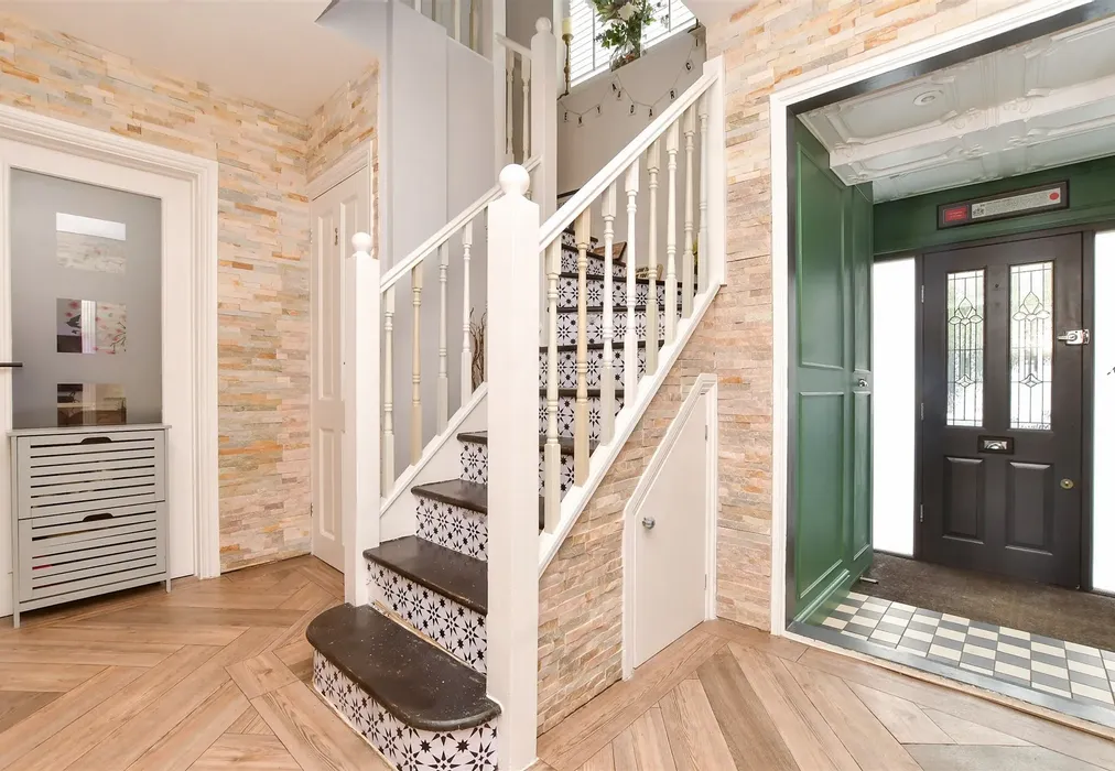 Hallway - Chipstead Lane, Lower Kingswood, Surrey - Wards of Kent