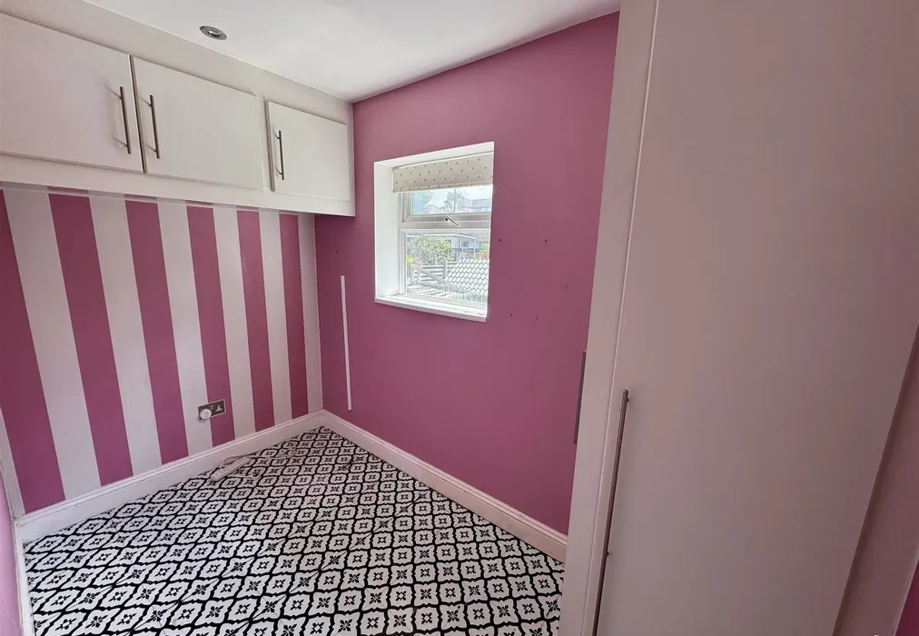 Bedroom - Chipstead Lane, Lower Kingswood, Surrey - Wards of Kent
