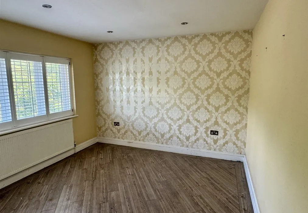 Bedroom 1 - Chipstead Lane, Lower Kingswood, Surrey - Wards of Kent