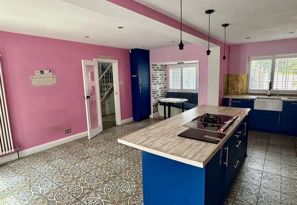 Kitchen - Chipstead Lane, Lower Kingswood, Surrey - Wards of Kent