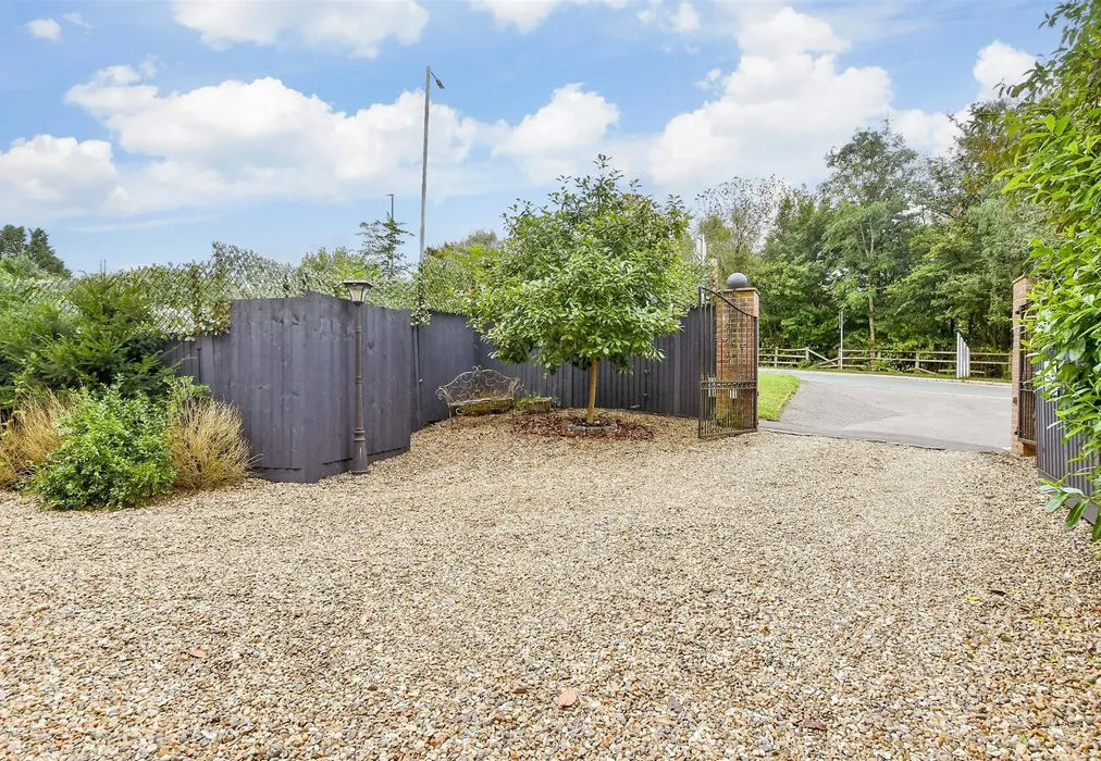 Driveway - Chipstead Lane, Lower Kingswood, Surrey - Wards of Kent