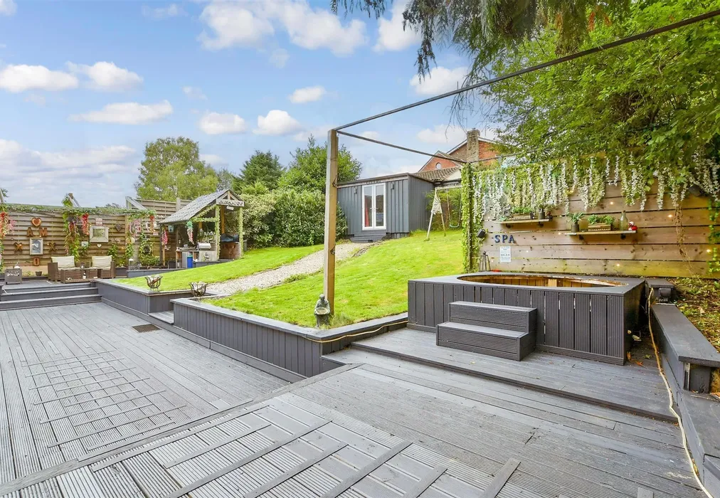 Garden - Chipstead Lane, Lower Kingswood, Surrey - Wards of Kent