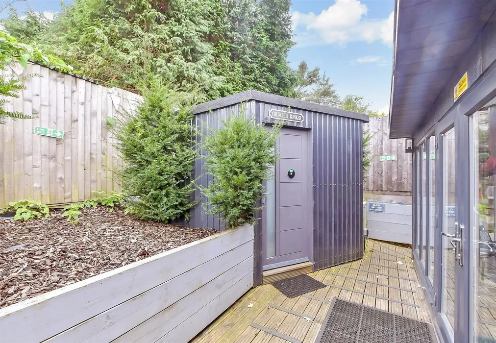 Podcast Pod - Chipstead Lane, Lower Kingswood, Surrey - Wards of Kent