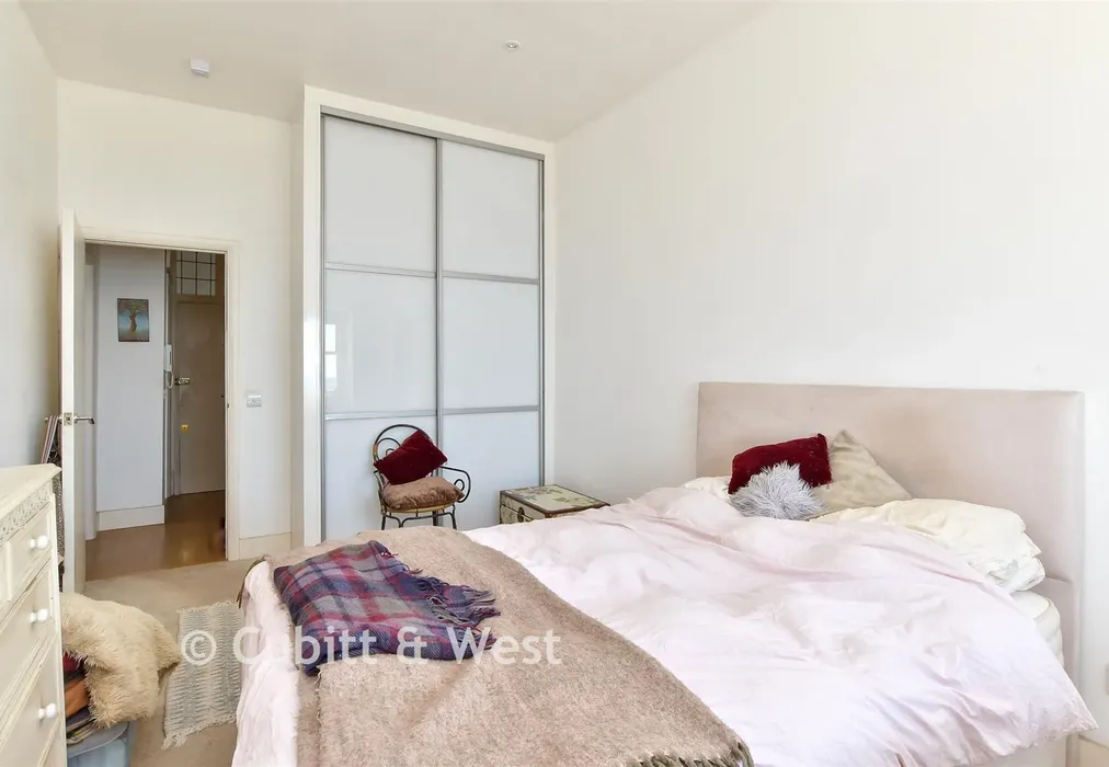 Bedroom 1 - Brunswick Terrace, Hove, East Sussex - Wards of Kent
