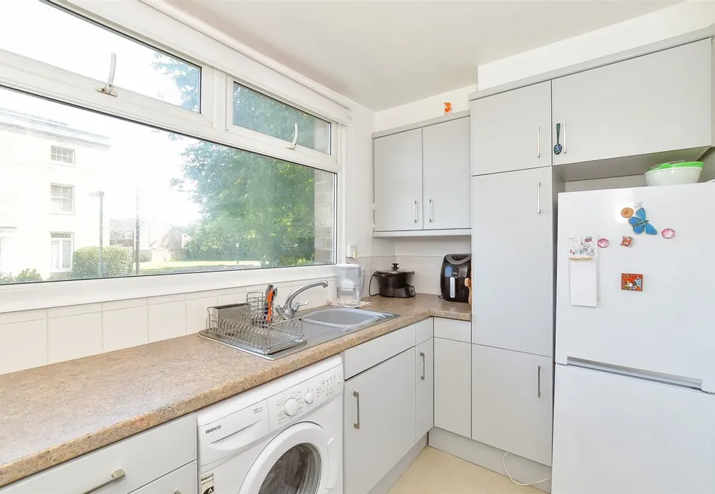 Kitchen - Purbrook Gardens, Waterlooville, Hampshire - Wards of Kent