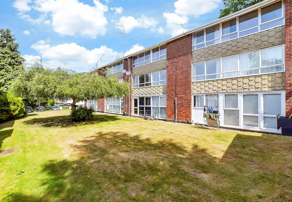 Communal Gardens - Purbrook Gardens, Waterlooville, Hampshire - Wards of Kent