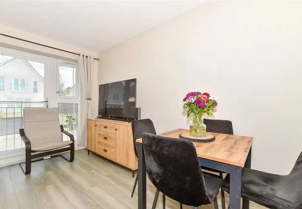 Lounge/ Diner - The Avenue, Tunbridge Wells, Kent - Wards of Kent