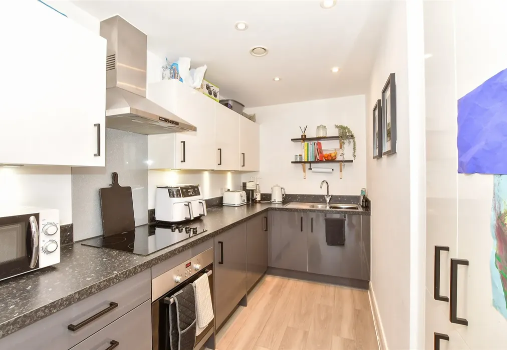 Kitchen - The Avenue, Tunbridge Wells, Kent - Wards of Kent