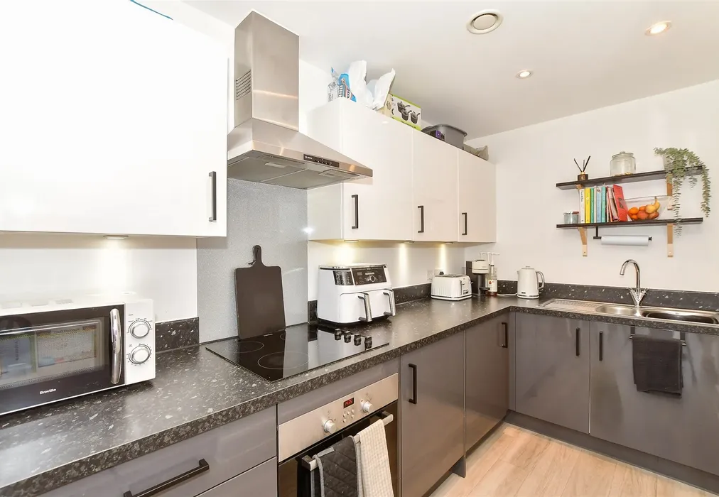 Kitchen - The Avenue, Tunbridge Wells, Kent - Wards of Kent