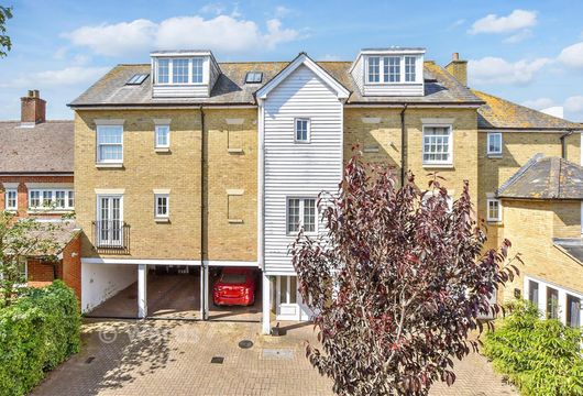 Queens Courtyard, Dover, Kent - Wards of Kent